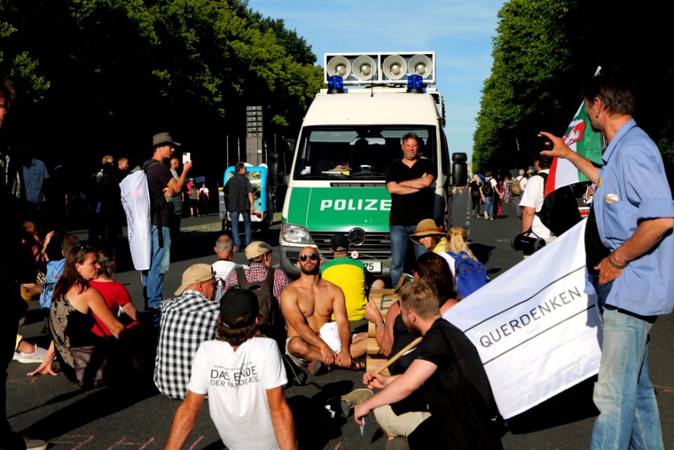 Conspiracy theorist protest Berlin Straße des 17 Juni 2020-08-01 75