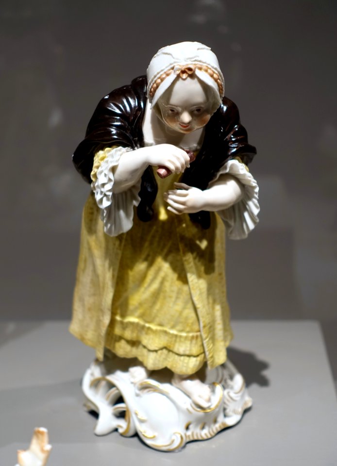 Cook, Johann Fridrich Lueck, Frankenthal Porcelain Factory, c. 1760, hard-paste porcelain - Wadsworth Atheneum - Hartford, CT - DSC05234