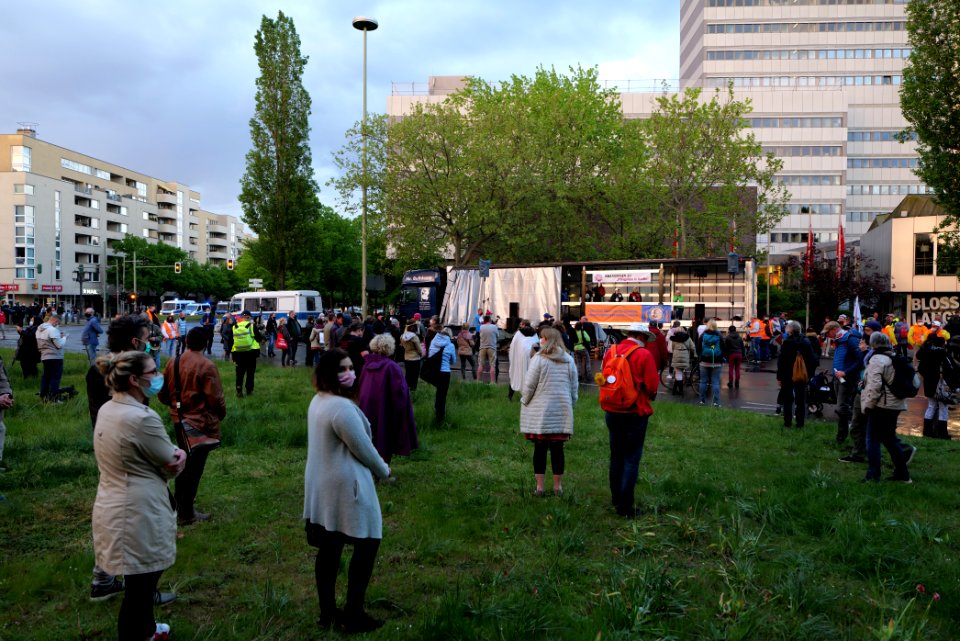 Conspiracist protest Theodor-Heuss-Platz Berlin 2021-05-21 52