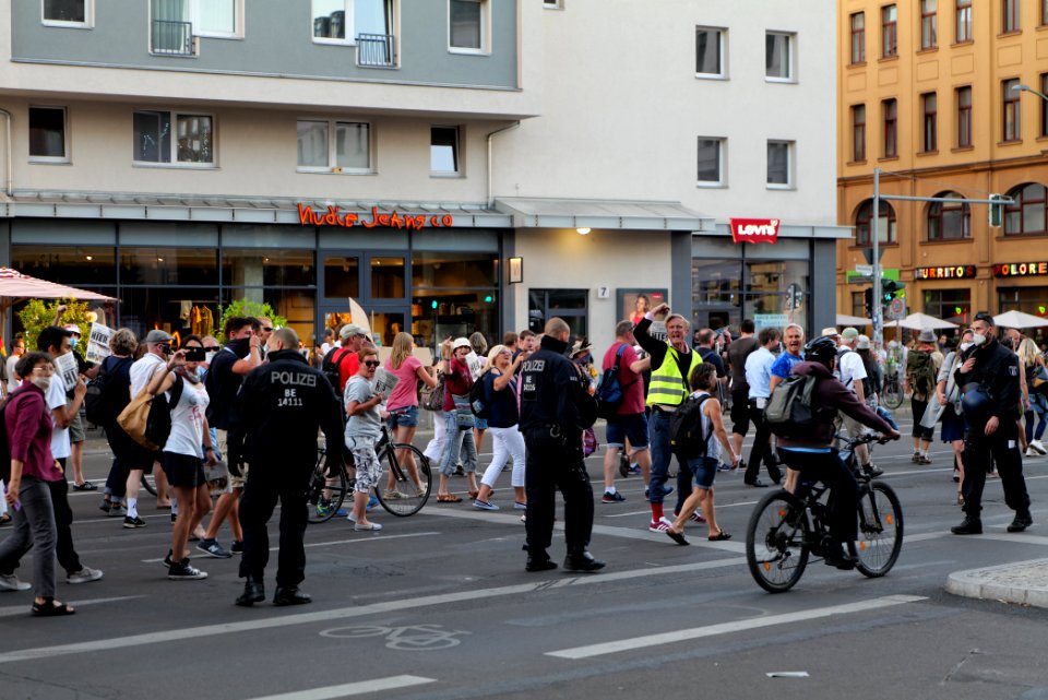 Conspiracy theorist protest Berlin 2020-07-31 38