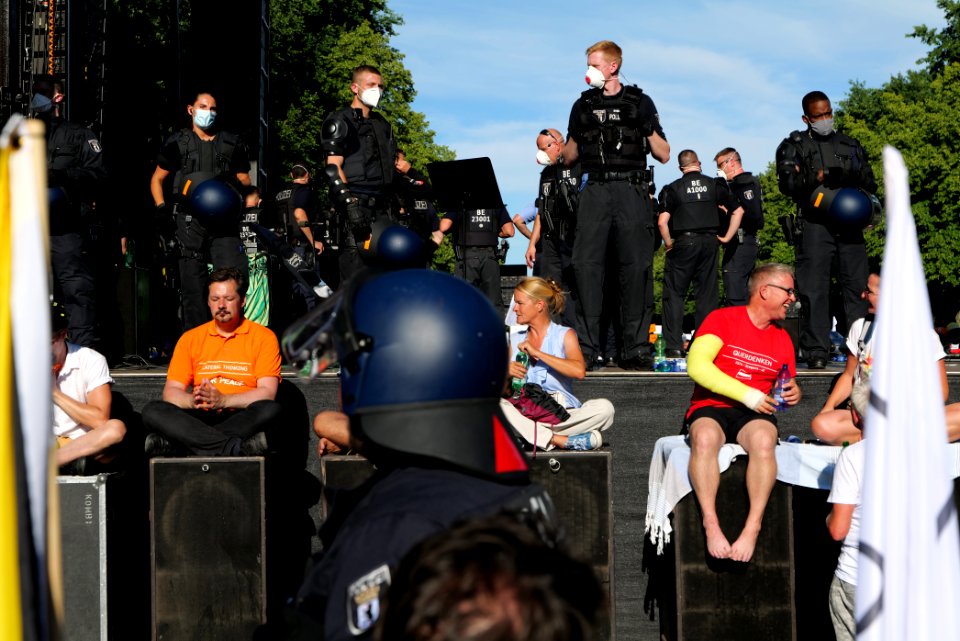 Conspiracy theorist protest Berlin Straße des 17 Juni 2020-08-01 63