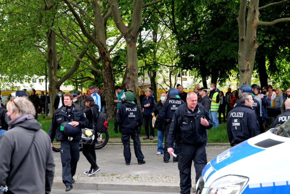 Conspiracy theorists at Spandauer Straße Berlin 2020-05-16 06