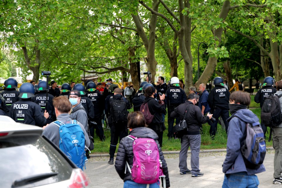 Conspiracy theorists at Spandauer Straße Berlin 2020-05-16 08