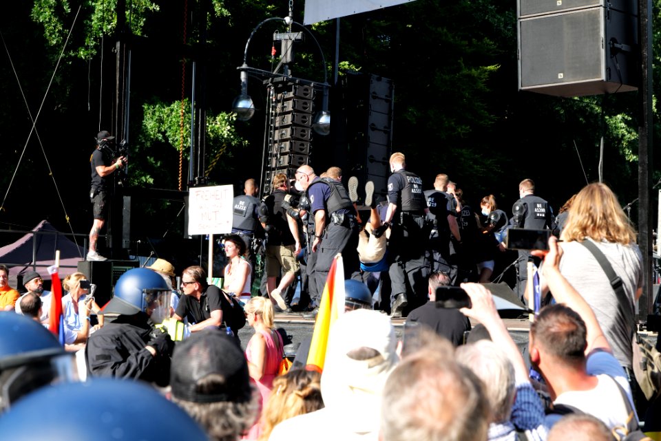 Conspiracy theorist protest Berlin Straße des 17 Juni 2020-08-01 54