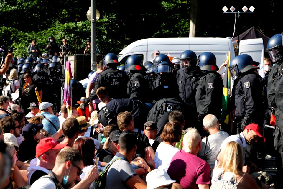 Conspiracy theorist protest Berlin Straße des 17 Juni 2020-08-01 49