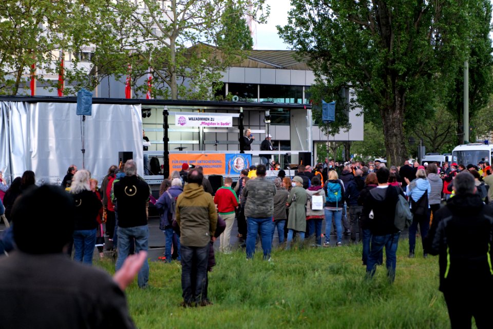 Conspiracist protest Theodor-Heuss-Platz Berlin 2021-05-21 72