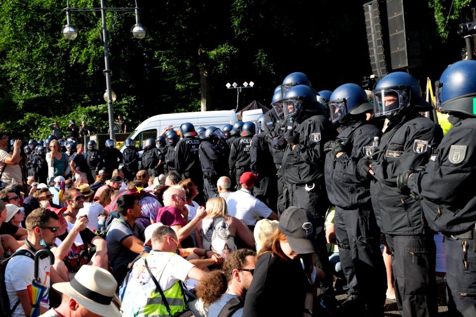 Conspiracy theorist protest Berlin Straße des 17 Juni 2020-08-01 43