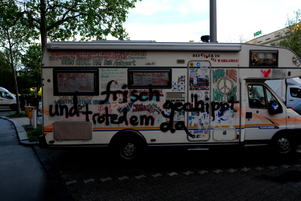 Conspiracist protest Theodor-Heuss-Platz Berlin 2021-05-21 21