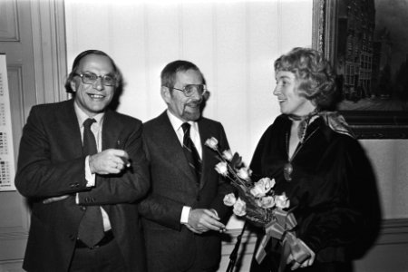 Constantijn Huygenprijs voor dichter Jan Elburg en Camperprijs voor Cees Budding, Bestanddeelnr 928-9421