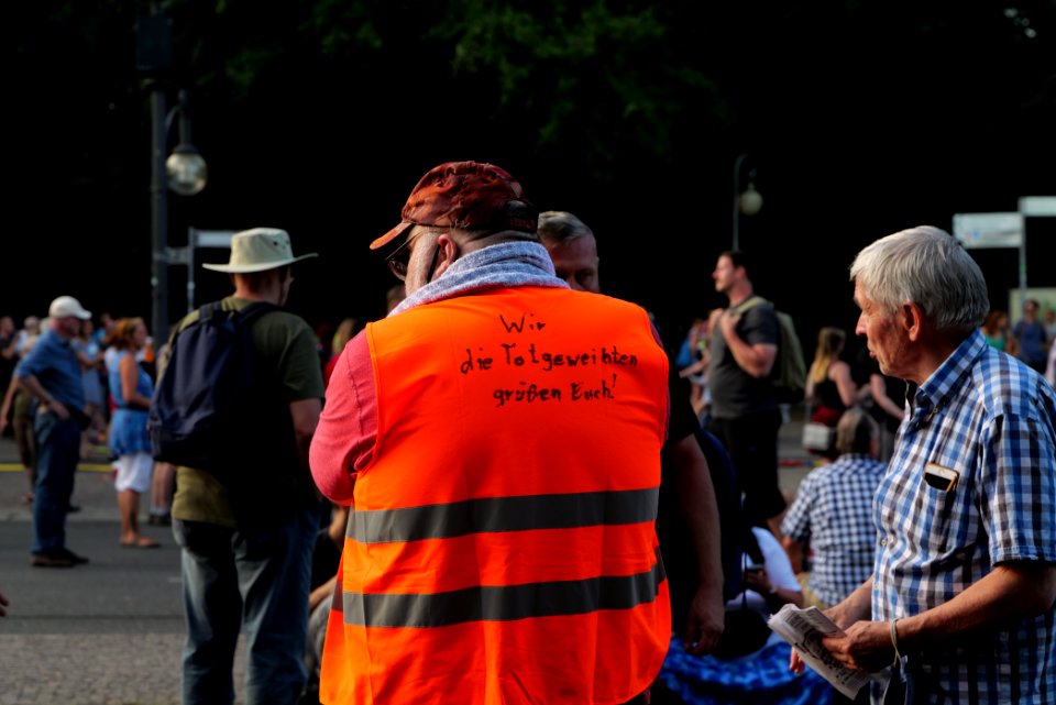 Conspiracy theorist protest Berlin Straße des 17 Juni 2020-08-01 86