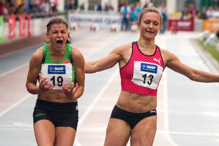 Run women race