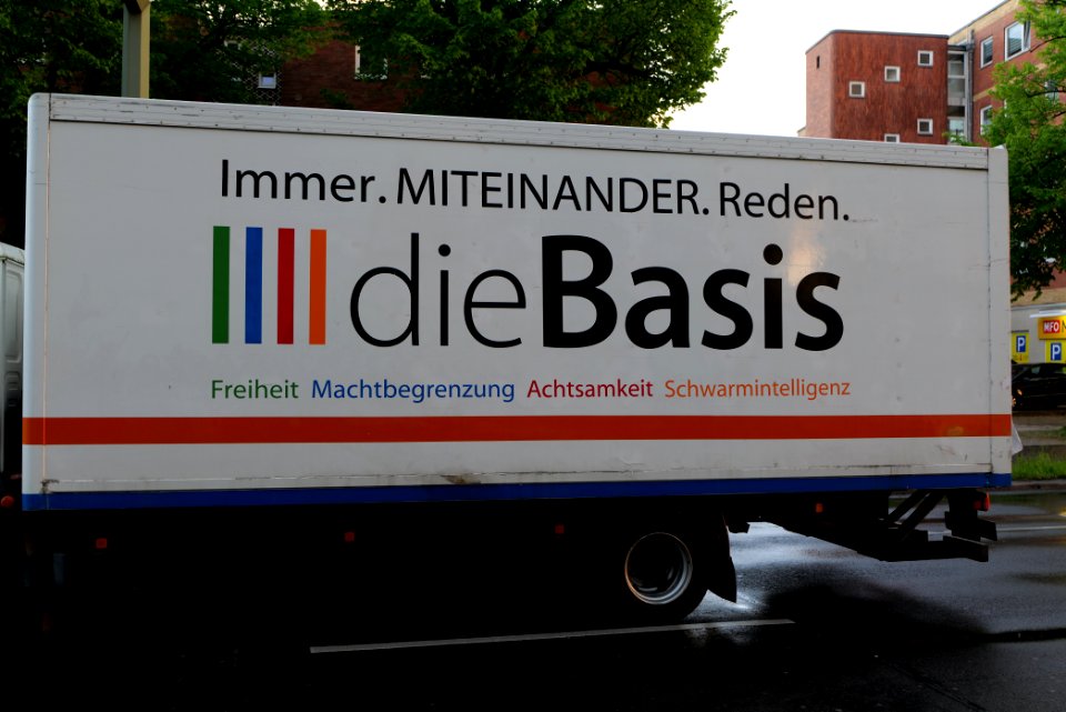 Conspiracist protest Theodor-Heuss-Platz Berlin 2021-05-21 28