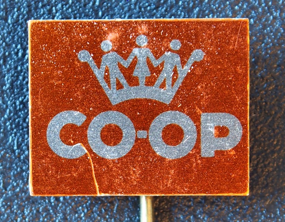 CO-OP, bijna vierkant reclame speldje