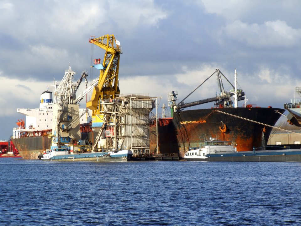 Constantinoupolis IMO 7930656 - Callsign DYJN - at Port of Amsterdam, Holland 09-Dec-2006