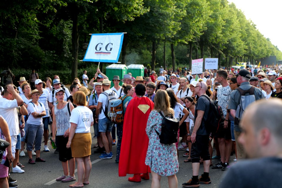 Conspiracy theorist protest Berlin Straße des 17 Juni 2020-08-01 88