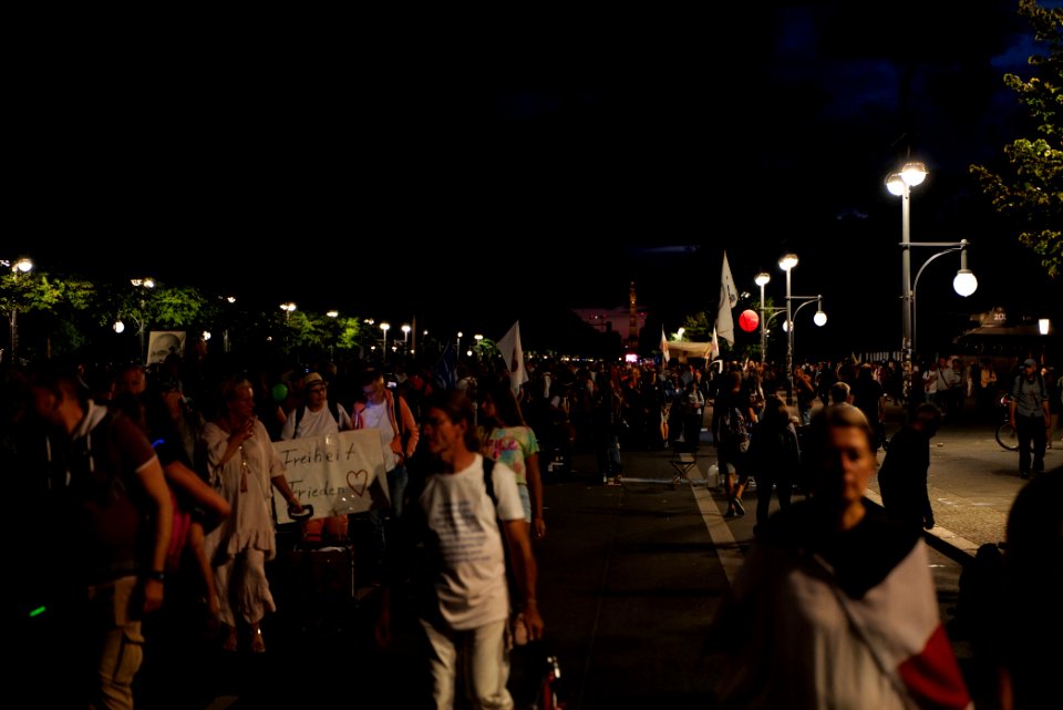 Conspiracist protest Straße des 17 Juni Berlin 2020-08-29 03
