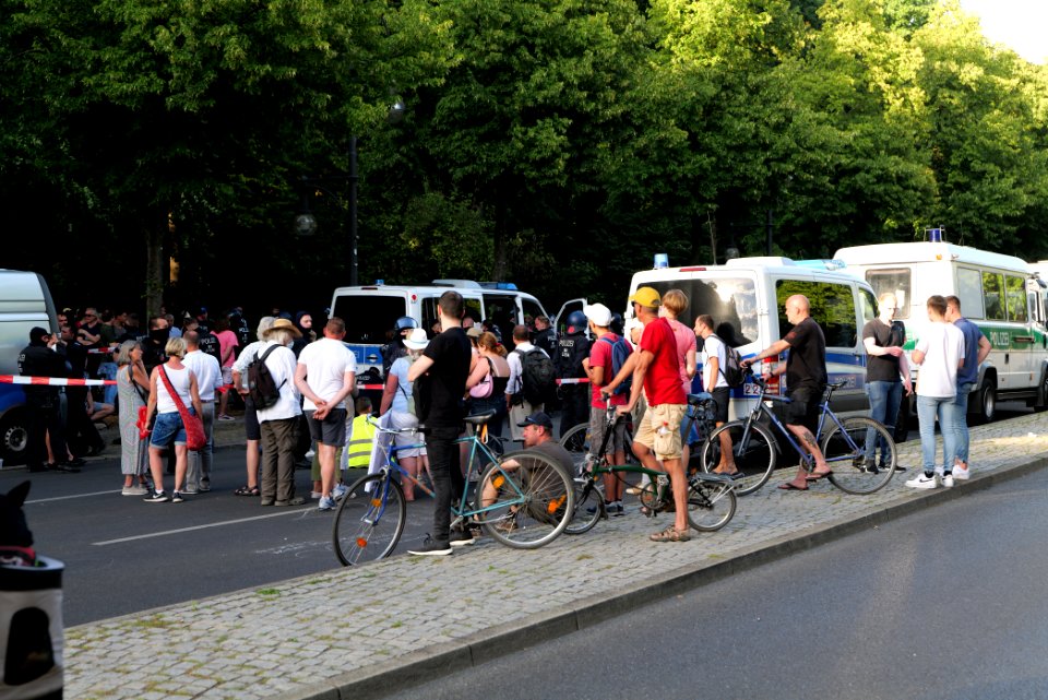 Conspiracy theorist protest Berlin Straße des 17 Juni 2020-08-01 78