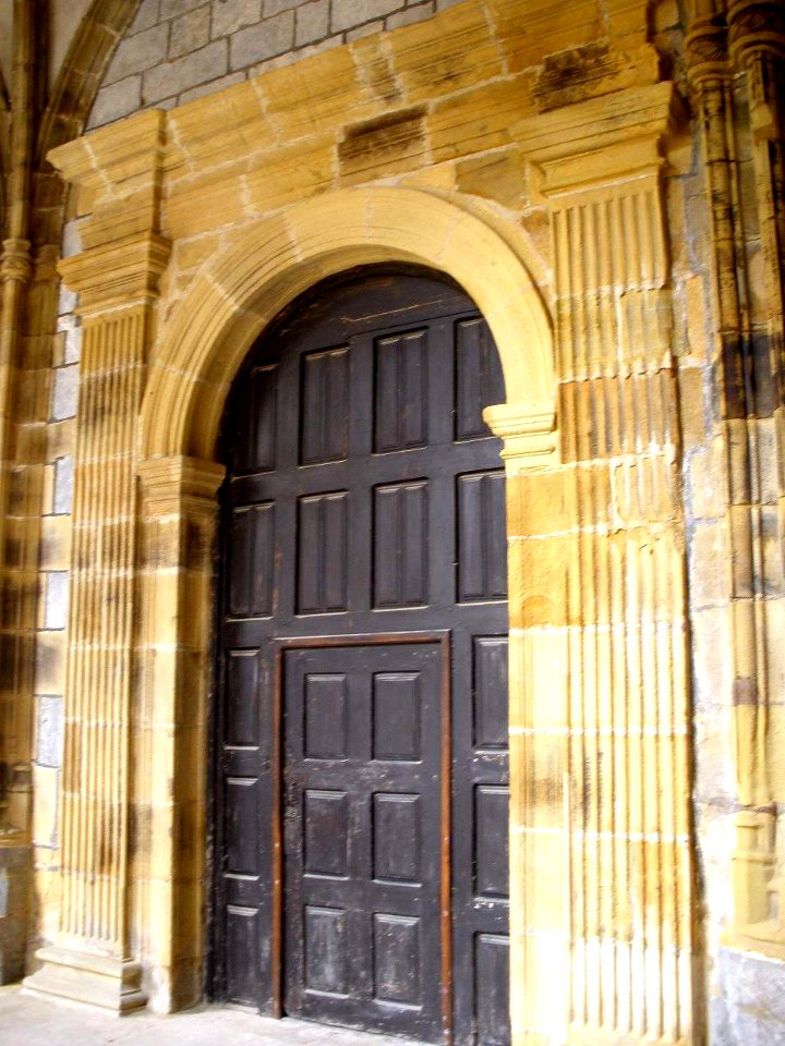 Deba - Iglesia de Santa Maria, claustro 13