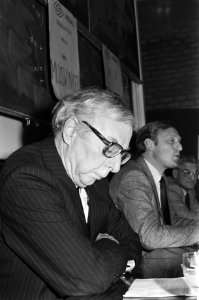 Debat in VU in Amsterdam tussen dr. J. Zijlstra en professor M.P. Gans . Dr. J. , Bestanddeelnr 932-0859