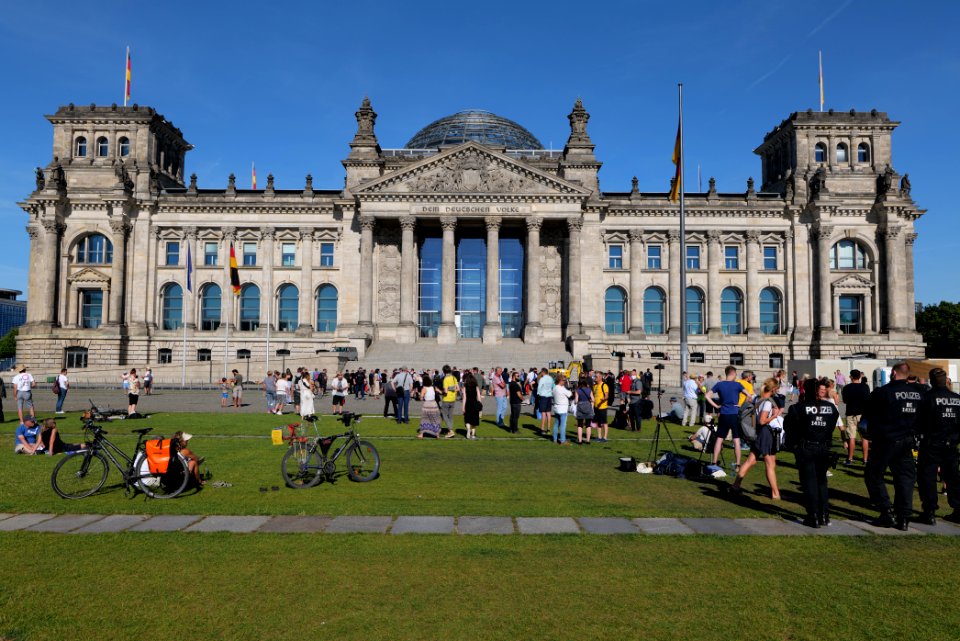 Conspiracy theorist protest Berlin 2020-07-31 02