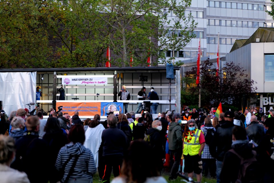 Conspiracist protest Theodor-Heuss-Platz Berlin 2021-05-21 75