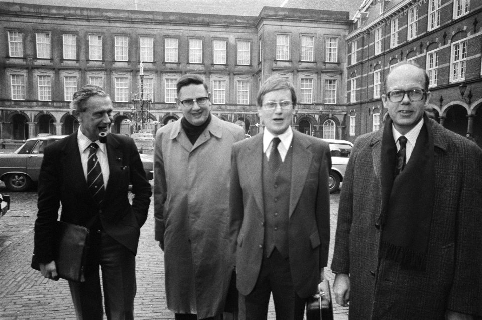 Constituerende vergadering kabinet Van Agt vlnr de toekomstige ministers T, Bestanddeelnr 929-4861