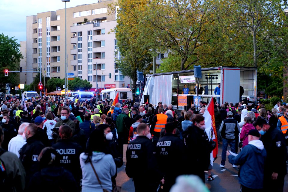 Conspiracist protest Theodor-Heuss-Platz Berlin 2021-05-21 77
