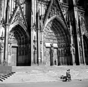 De zuidelijke ingang van de Dom van Keulen, Bestanddeelnr 254-1026