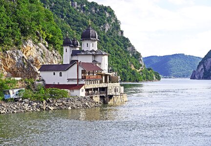Abbey monastery bottleneck