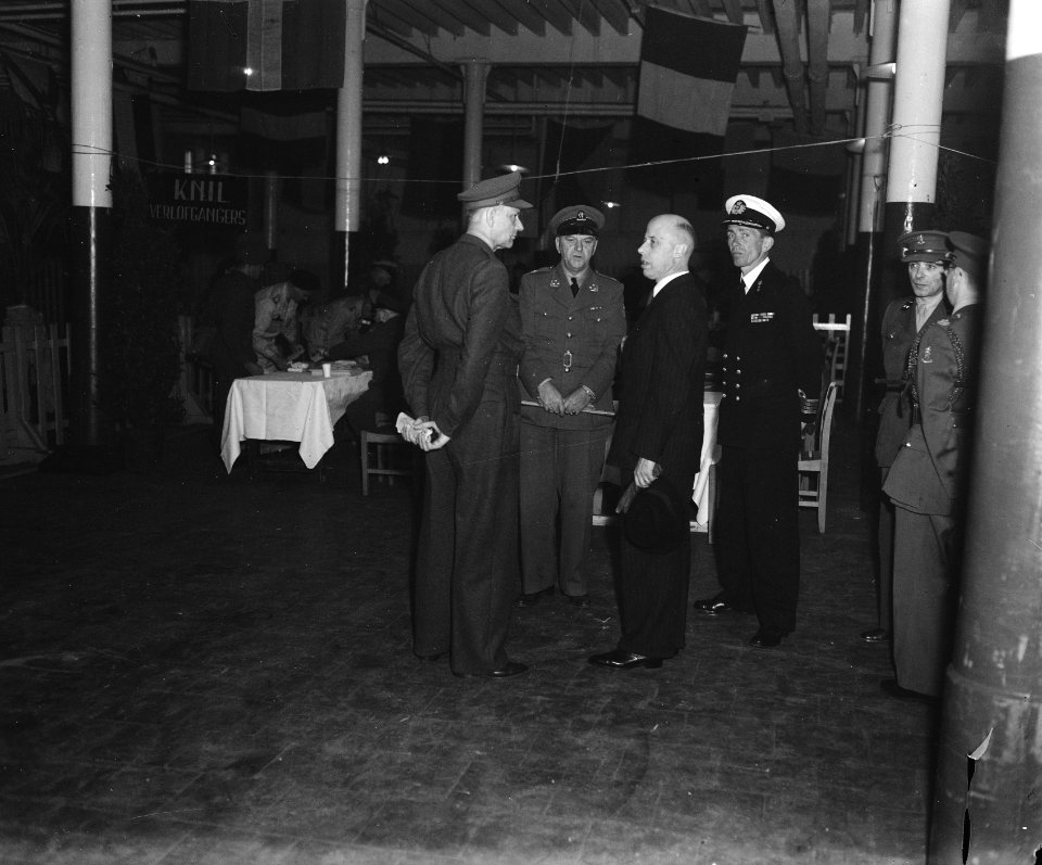 Debarkatie Johan Van Oldenbarnevelt Bezoek Dr. Beel, Bestanddeelnr 902-7540