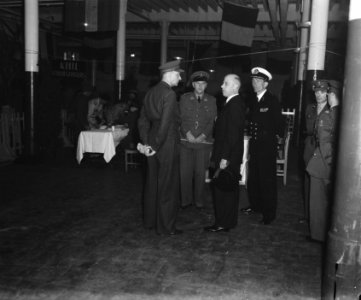 Debarkatie Johan Van Oldenbarnevelt Bezoek Dr. Beel, Bestanddeelnr 902-7540