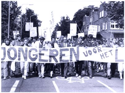 Deelnemers aan een anti-abortusdemonstratie, NL-HlmNHA 5400464197