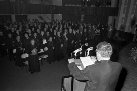 Deelnemers aan de conferentie tijdens een toespraak, Bestanddeelnr 920-4928