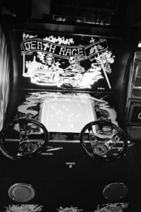 Death Race spel waarin je een auto moet besturen en daarbij zo veel mogelijk v, Bestanddeelnr 928-9660