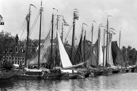 Deelnemers aan de Westwal Botterwedstrijden, Bestanddeelnr 931-6366 photo