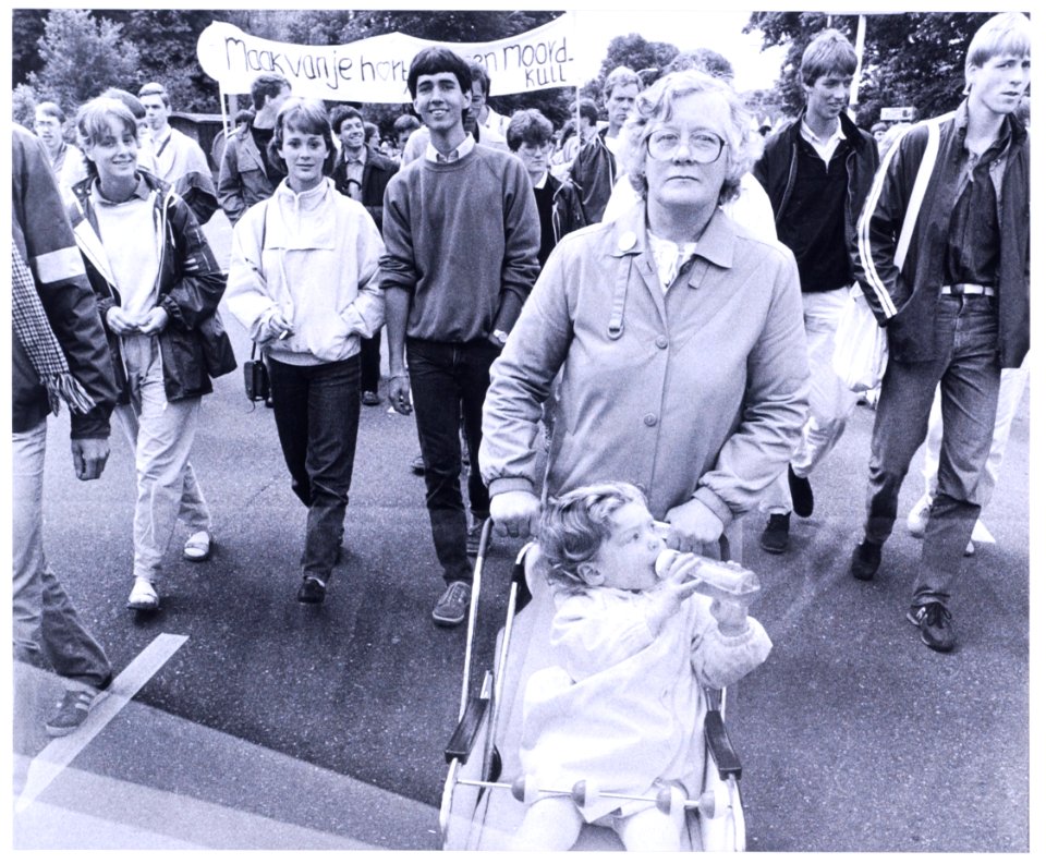 Deelnemers aan een anti-abortusdemonstratie, NL-HlmNHA 5400464199