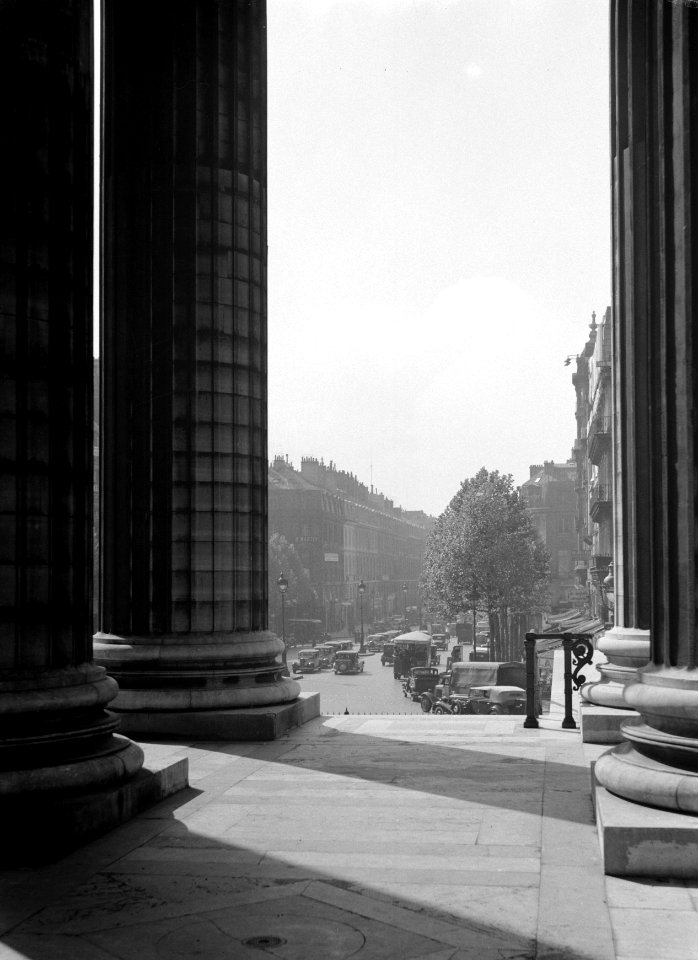 De zuilen van het bordes van de kerk La Madeleine, Bestanddeelnr 191-0350