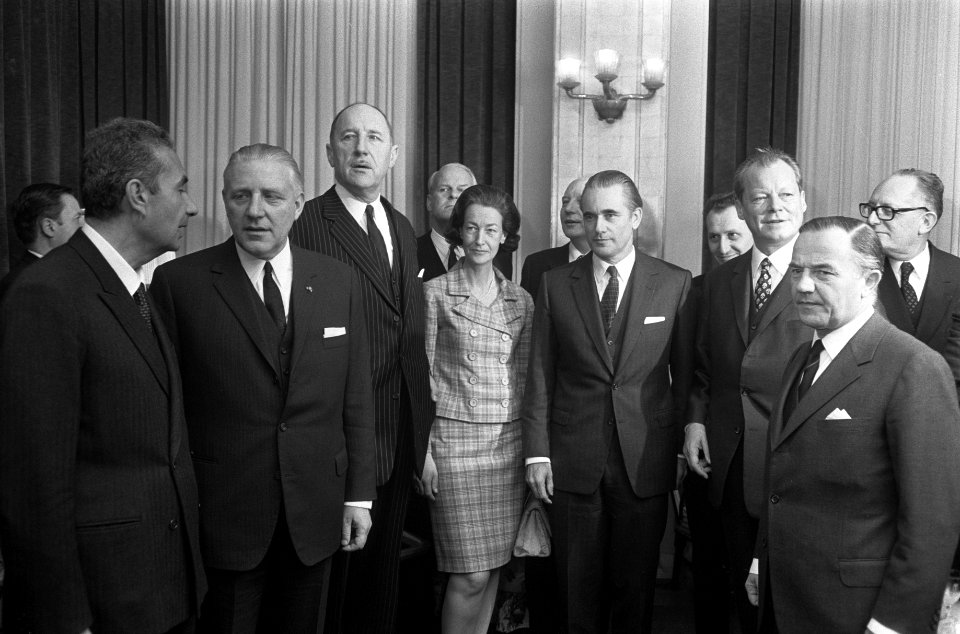 Deelnemers aan de topconferentie v.l.n.r. minister Luns van Buitenlandse Zaken, Bestanddeelnr 923-0405