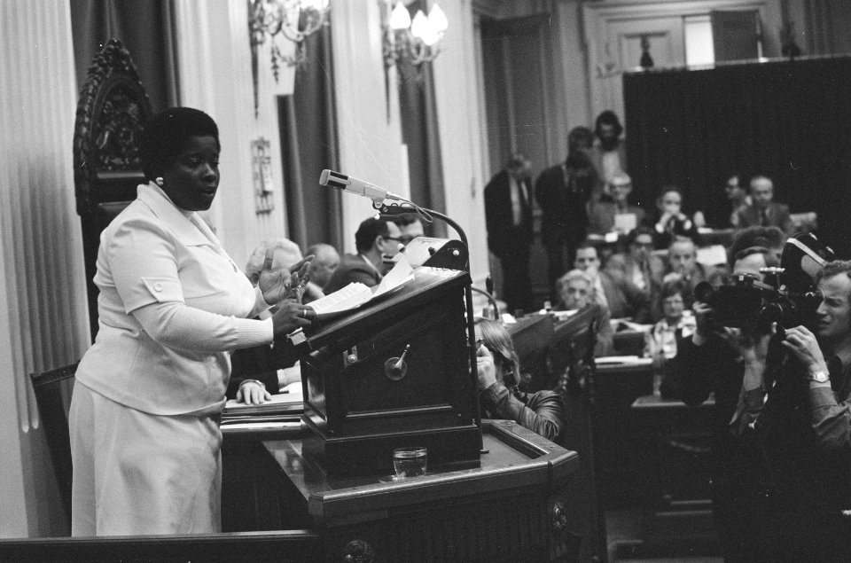 Debat (Koninkrijksdebat) onafhankelijkheid Suriname mevrouw Liesdek-Clarke aan , Bestanddeelnr 928-2174