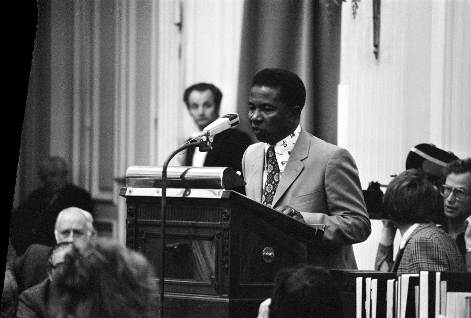 Debat (Koninkrijksdebat) onafhankelijkheid Suriname aan het woord in Tweede Kam, Bestanddeelnr 928-2172