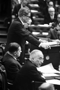 Debat in Tweede Kamer over de toestand bij de Universiteit van Amsterdam en de b, Bestanddeelnr 922-4446