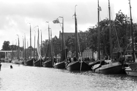 Deelnemers aan de Westwal Botterwedstrijden, Bestanddeelnr 931-6365 photo