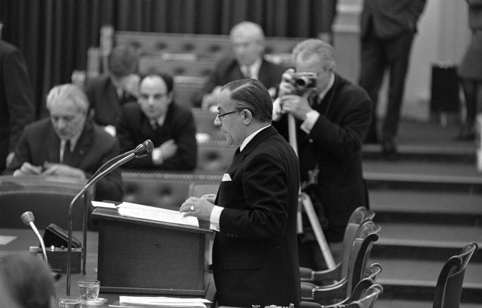 Debat in Tweede Kamer over mogelijke excessen bij militaire acties in Indonesie , Bestanddeelnr 922-2331