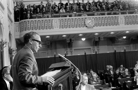 Debat in Tweede Kamer Maarten Vrolijk aan het woord, Bestanddeelnr 911-4021