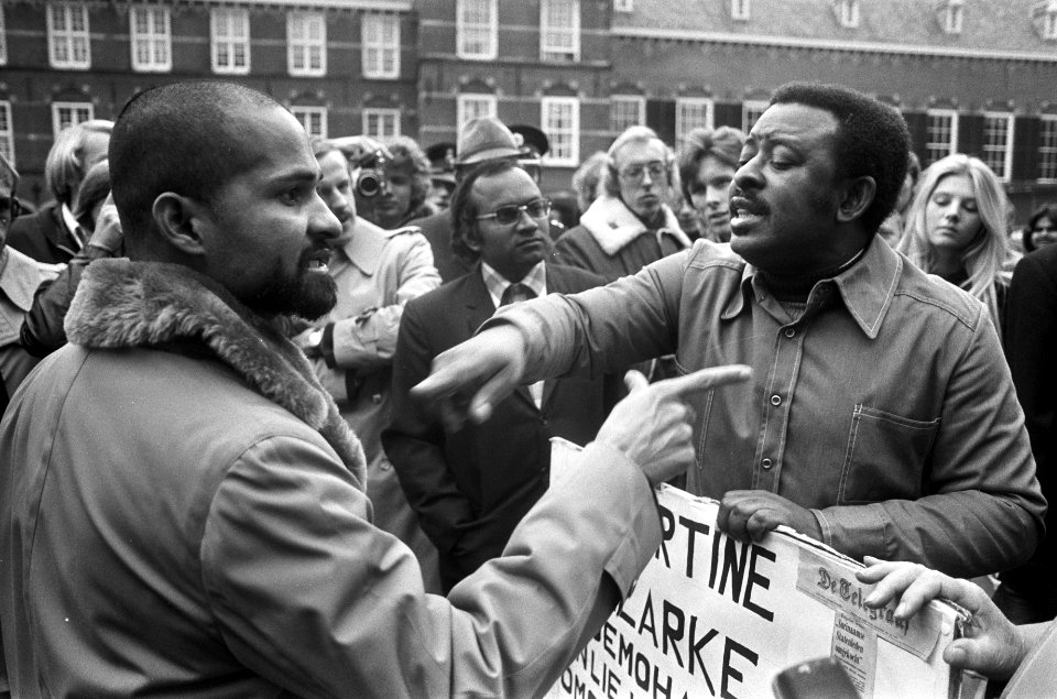Debat (Koninkrijksdebat) onafhankelijkheid Suriname debatten van publiek op Bin, Bestanddeelnr 928-2182