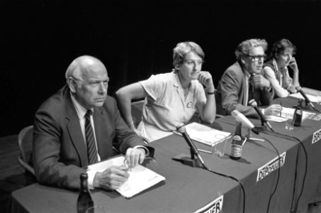 Debat lijsttrekker PvdA, PPR, PSP en CPN ( De Balie ) Den Uyl , Ria Beckers (PP, Bestanddeelnr 932-2991