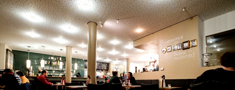 Deckenbeleuchtung und Bar im Pastis in Tübingen 2019