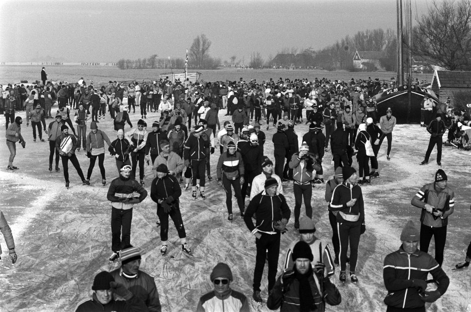 Deelnemers op weg bij Gaastmeer, Bestanddeelnr 933-5664