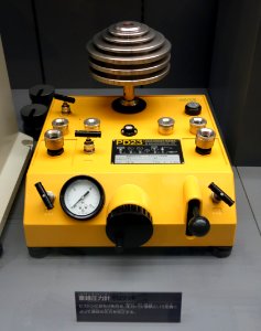 Dead weight tester, Type PD23, Nagano Keiki Co., Ltd. - National Museum of Nature and Science, Tokyo - DSC07787