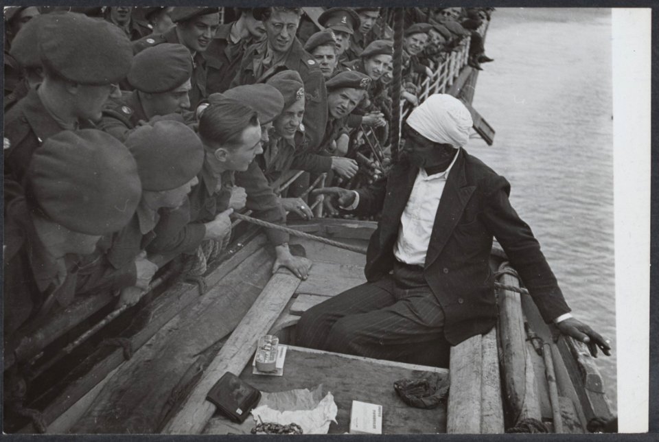 De Volendam, het troepentransportschip, waarmee ook een aantal journalisten de, Bestanddeelnr 344025 035